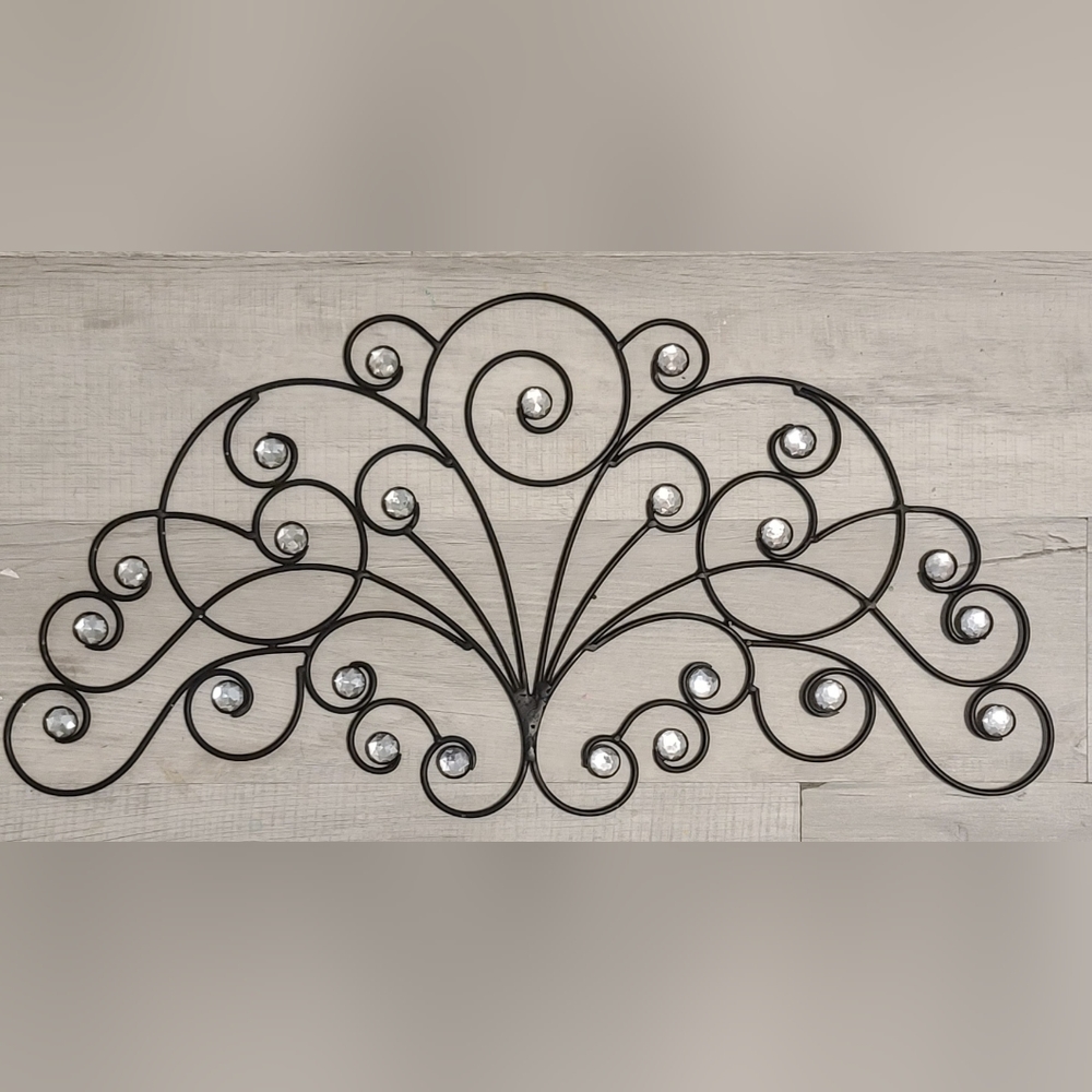 Scroll wall decor